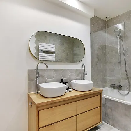 Modern - 2br-6p - In Heart Of Le Marais * Parijs